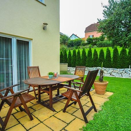 Ferienwohnung Regina Sankt Peter-Freienstein Екстериор снимка